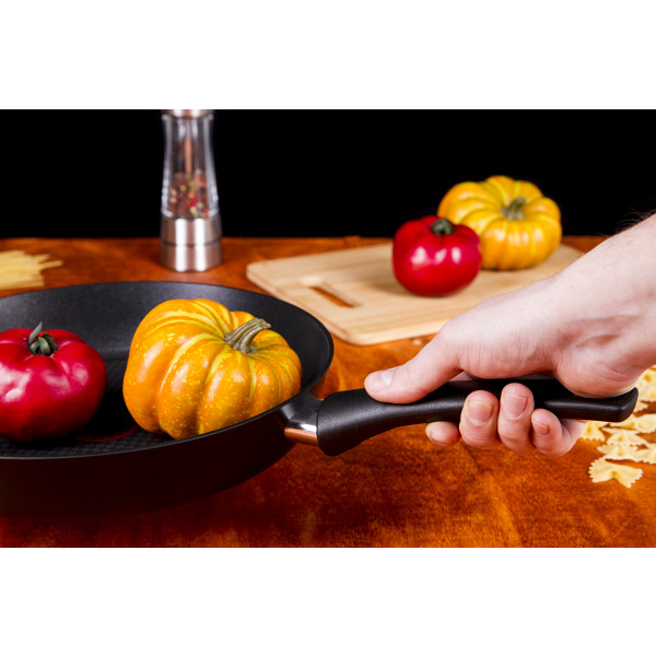 Фото - Сковорода универсальная Tefal C6940602 Chefs 28 см