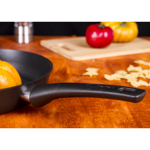 Фото - Сковорода универсальная Tefal C6940602 Chefs 28 см