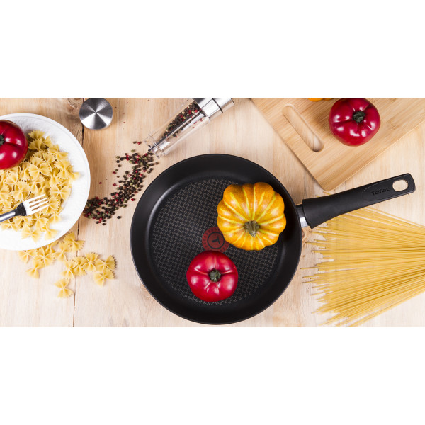 Фото - Сковорода універсальна Tefal C6940502 Chefs 26 см