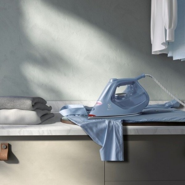 Фото - Мікропошкодження - Праска Electrolux E7SI1-8DB