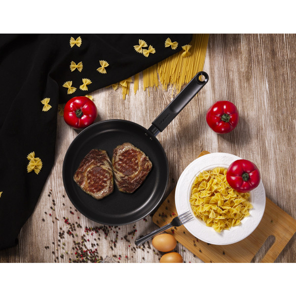 Фото - Сковорода універсальна Fiskars Functional Form 24 см (1026572)