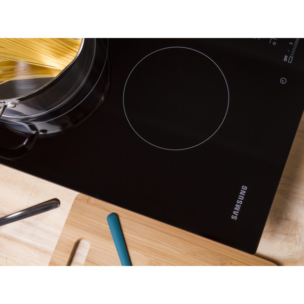 Фото - Комплект техніки Samsung Духова шафа + Варильна поверхня Samsung NV7B4125ZAK/WT + NZ64H37070K/WT