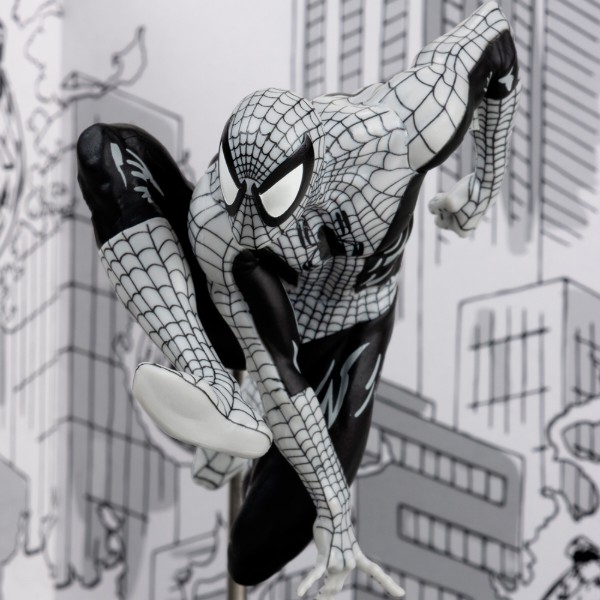 Фото - Колекційна фігурка McFarlane Toys MARVEL Spider-Man - Collectible with Scene Gold Label (787926148299)