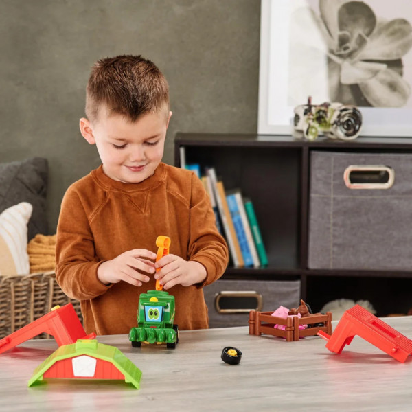 Фото - Пластиковий конструктор John Deere Kids Збери трактор із загоном (47210)