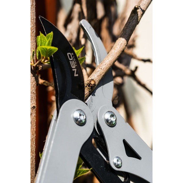 Фото - Сучкорез Neo Tools 710 мм (15-250)