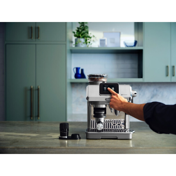Фото - Кофеварка рожковая Delonghi EC9455.M La Specialista Touch