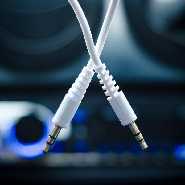 Фото - Кабель 3.5 мм -3.5 мм XQISIT Audio Cable 3,5mm to 3,5mm White (4029948026954)