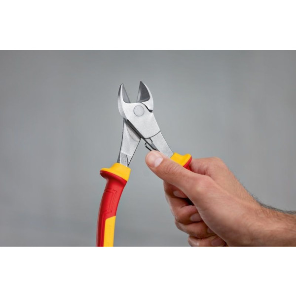 Фото - Плоскогубці Bosch Professional 200 мм (1.600.A02.NE2)