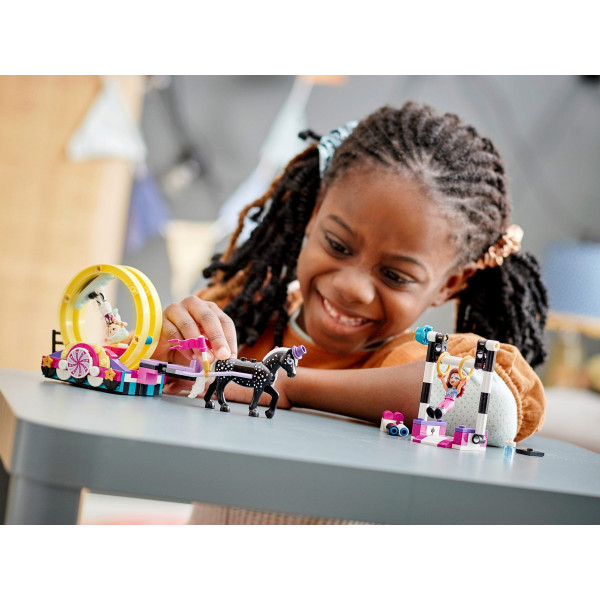 Фото - Конструктор LEGO Friends Чарівна акробатика (41686)