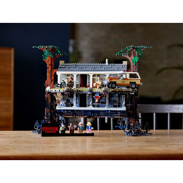 Фото - Конструктор LEGO Stranger Things Вверх тормашками (75810)