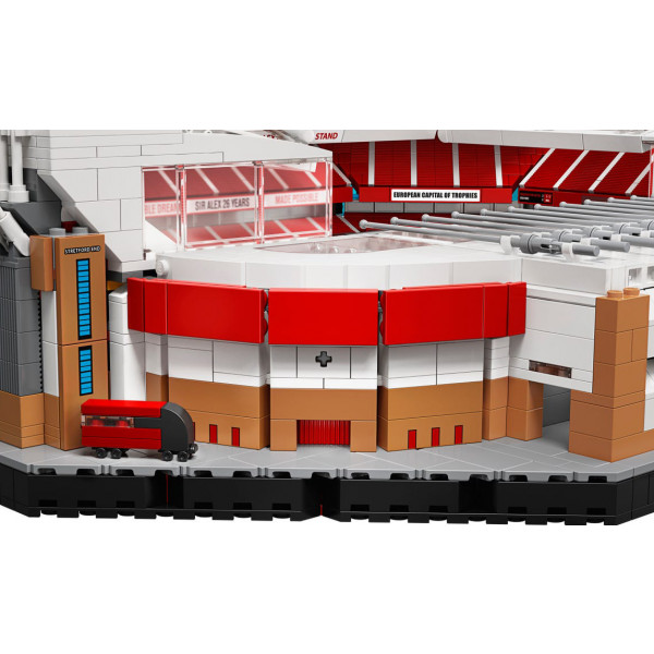 Фото - Конструктор LEGO Creator Стадіон Олд Траффорд Манчестер Юнайтед (10272)