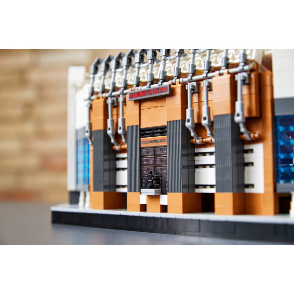 Фото - Конструктор LEGO Creator Стадіон Олд Траффорд Манчестер Юнайтед (10272)