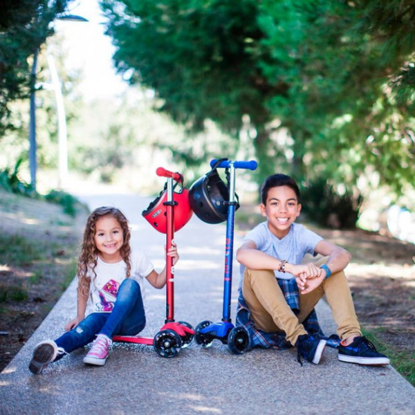 Фото - Триколісний самокат Micro "Maxi Deluxe LED" - РОЖЕВИЙ (складний, до 50 кг, триколісний, світло)