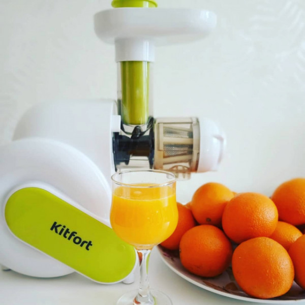 Фото - Соковыжималка шнековая Kitfort KT-1110-1 Green