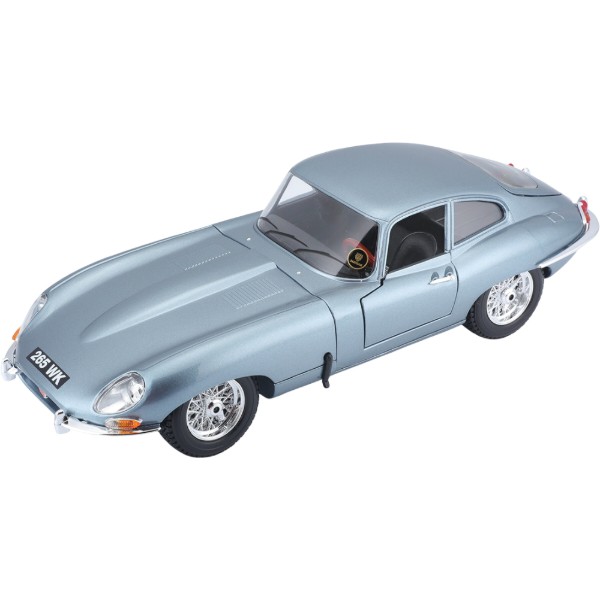 Фото - Коллекционная машинка 1:18 Bburago JAGUAR E-TYPE COUPE 1961 (18-12044)