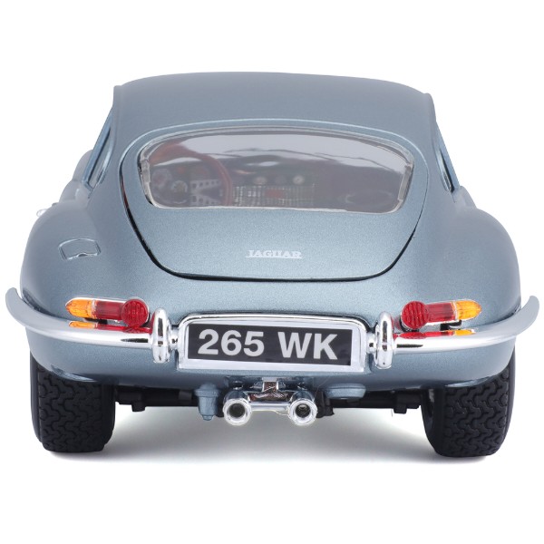 Фото - Коллекционная машинка 1:18 Bburago JAGUAR E-TYPE COUPE 1961 (18-12044)