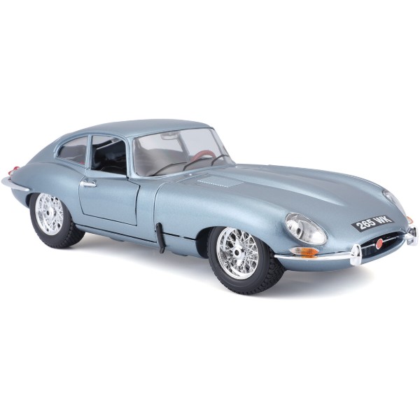 Фото - Коллекционная машинка 1:18 Bburago JAGUAR E-TYPE COUPE 1961 (18-12044)