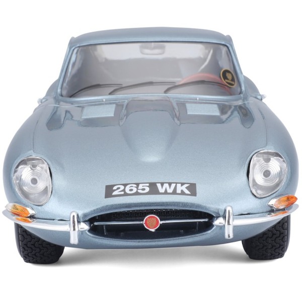 Фото - Коллекционная машинка 1:18 Bburago JAGUAR E-TYPE COUPE 1961 (18-12044)