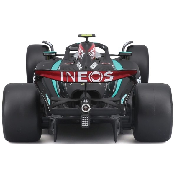 Фото - Коллекционная машинка 1:24 Bburago MERCEDES-AMG F1 W15 PETRONAS (2024) (18-28515)