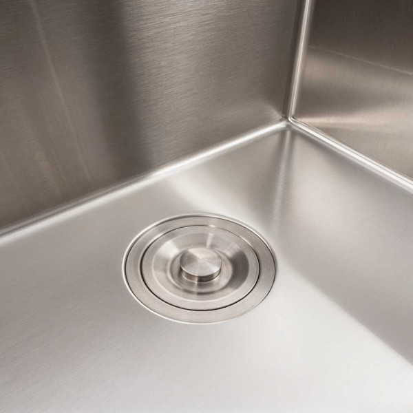 Фото - Мойка кухонная VALESO 50х45 нержавейка Handmade (сифон круглый, 3,0/0,8)