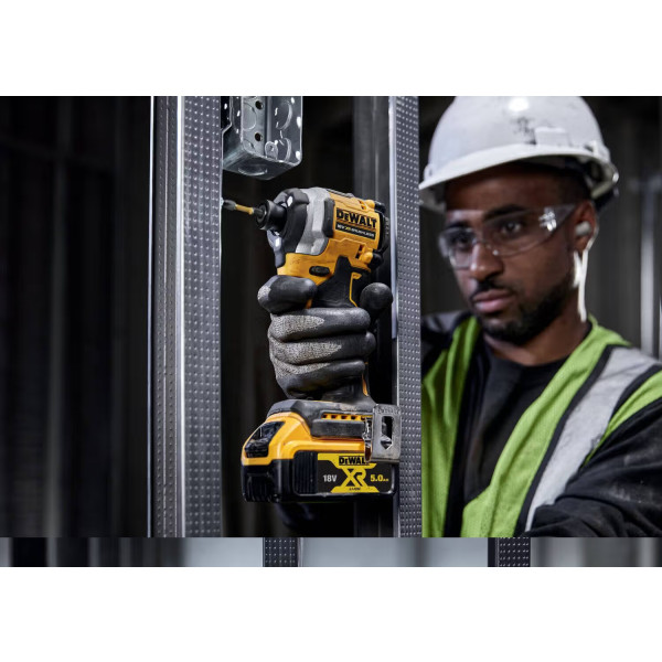 Фото - Шуруповерт DeWALT DCF850P2T