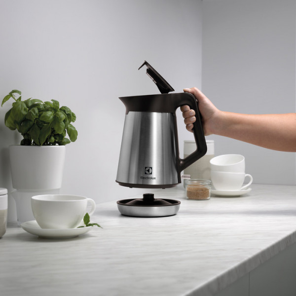 Фото - Електричний чайник Electrolux EEWA5300