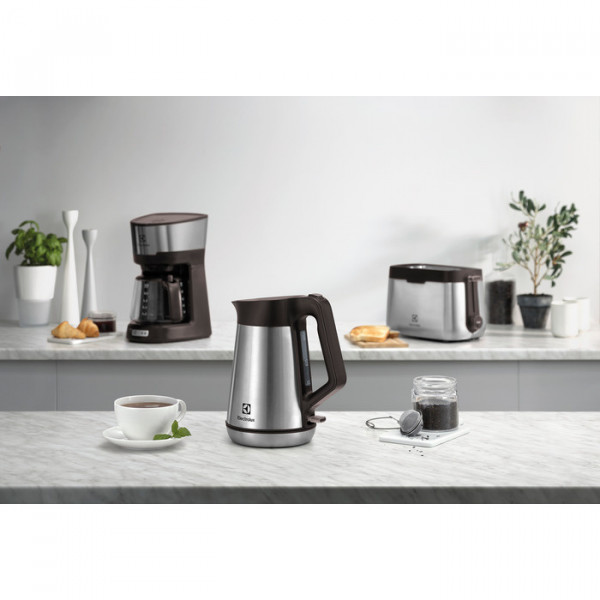 Фото - Електричний чайник Electrolux EEWA5300