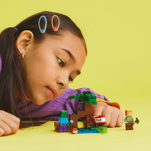 Фото - Конструктор LEGO Minecraft Пригоди на болоті (21240)