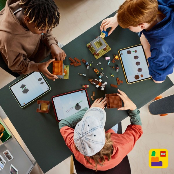 Фото - Конструктор LEGO Minecraft Аванпост разбойников и опустошитель (21278)