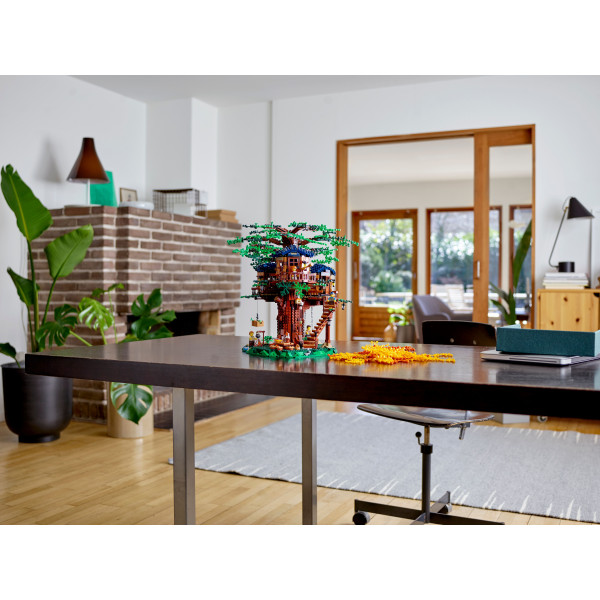 Фото - Конструктор LEGO Ideas Домик на дереве (21318)