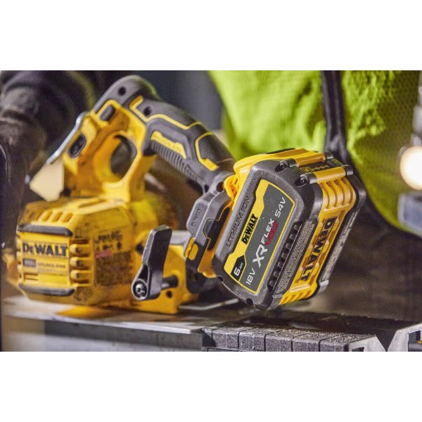 Фото - Пила дискова DeWALT 18В XR Li-lon FLEXVOLT ADVANTAGE (DCS573NT)
