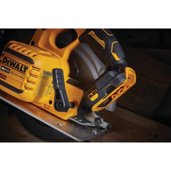 Фото - Пила дискова DeWALT 18В XR Li-lon FLEXVOLT ADVANTAGE (DCS573NT)