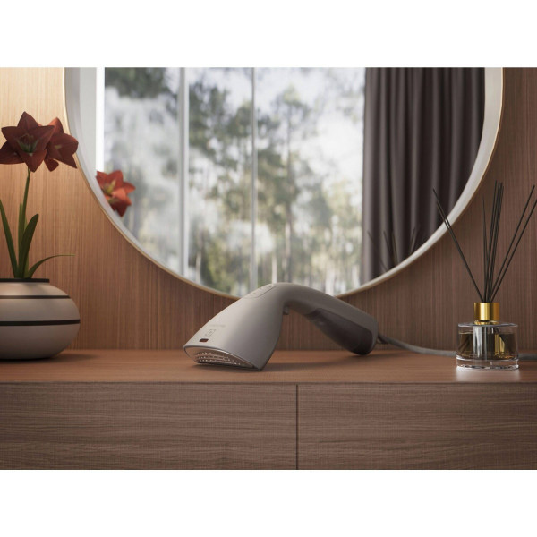 Фото - Вертикальный отпариватель ручной Electrolux E7HS2-6UG