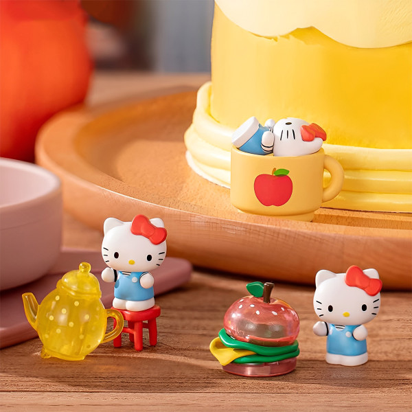 Фото - Ігрова фігурка-сюрприз Pop Top HELLO KITTY – ЯБЛУЧНИЙ ВОРКШОП (в ас.) (24WH-007)