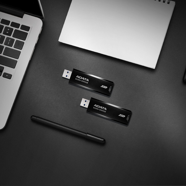 Фото - SSD-накопитель внешний ADATA SC610 2TB USB 3.2 550/500Mb/s Black (SC610-2000G-CBK/RD)