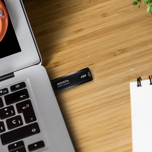 Фото - SSD-накопитель внешний ADATA SC610 2TB USB 3.2 550/500Mb/s Black (SC610-2000G-CBK/RD)