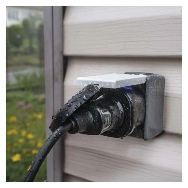 Фото - Розумна розетка EMOS вологозахищена WIFI P5532 GoSmart, IP44