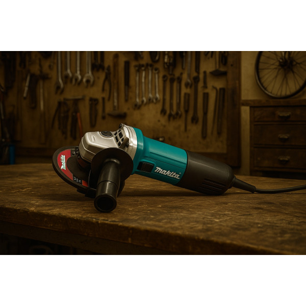 Фото - Болгарка Makita 9558 HNRG