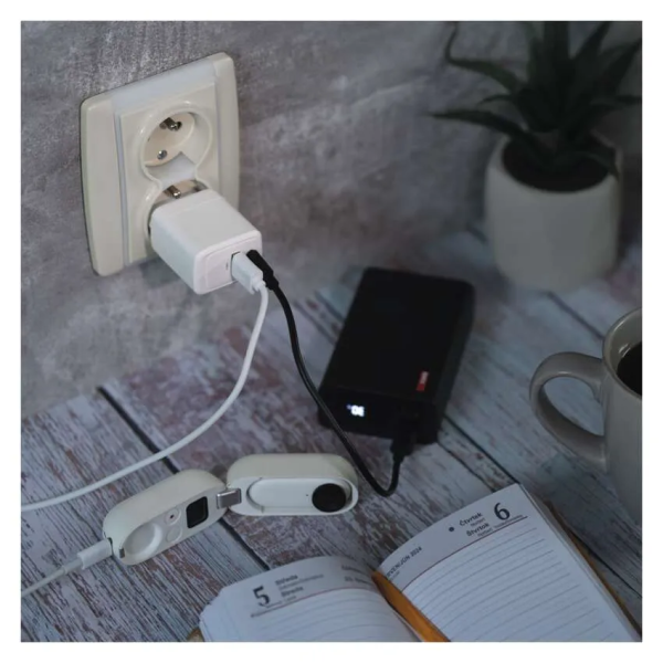 Фото - Мережевий зарядний пристрій EMOS Універсальний USB GAN V02G20 1xUSB-A, 1xUB-C 20W 220V PD
