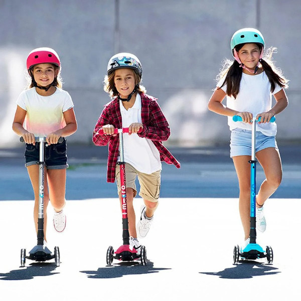 Фото - Триколісний самокат Micro "Maxi Deluxe LED" - ВУЛКАНІЧНИЙ СІРИЙ (складний, до 50 кг, триколісний, світло)