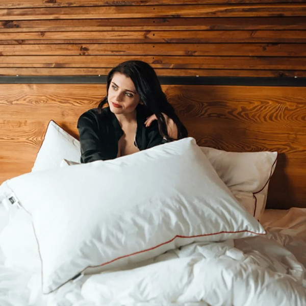 Фото - Подушка стандартная MirSon DeLuxe Thinsulate 102 50x70 см (2200000008671/2200000018175)