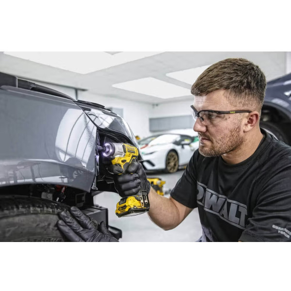 Фото - Шуруповерт DeWALT DCF801D2