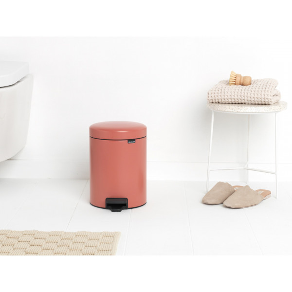 Фото - Бак для мусора с педалью Brabantia Pedal Bin 5 л 304309