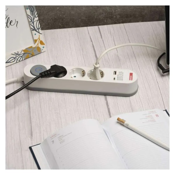 Фото - Удлинитель 220В EMOS P1523FC 5розетки 3м. 1xUSB-A+1xUSB-C