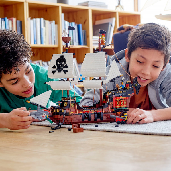Фото - Конструктор LEGO Creator 3 v 1 Пиратский корабль (31109)