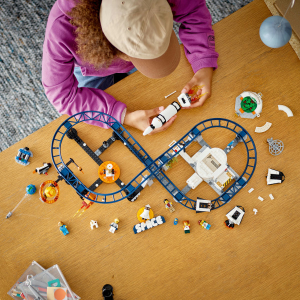 Фото - Конструктор LEGO Creator 3 v 1 Космічні гірки (31142)