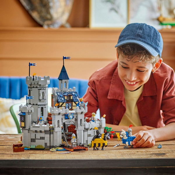 Фото - Конструктор LEGO Creator Середньовічний замок із лицарем на коні (31168)