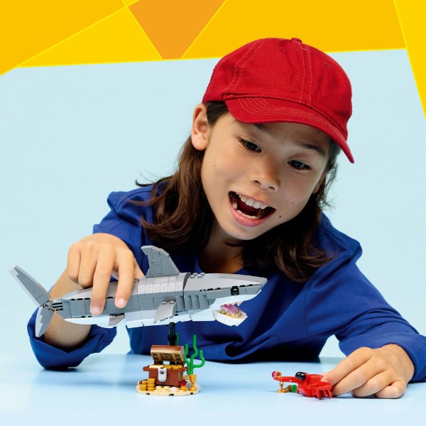 Фото - Конструктор LEGO Creator Злая акула с сундуком сокровищ (31381)
