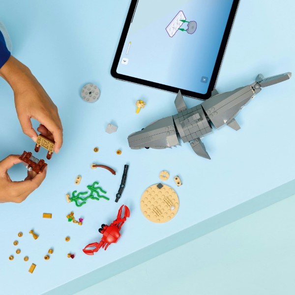 Фото - Конструктор LEGO Creator Злая акула с сундуком сокровищ (31381)