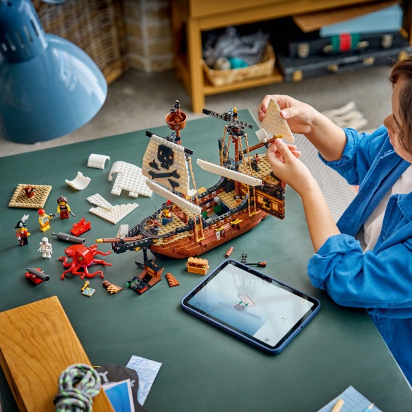 Фото - Конструктор LEGO Creator Культовий піратський корабель (31387)